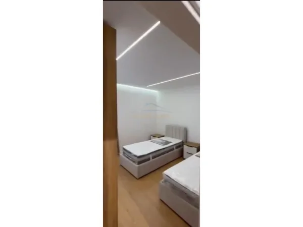 Tirane, shitet apartament 2+1 Kati 6, 145.000 m² 145.000 € (univers city)