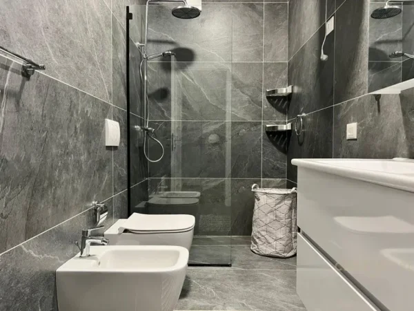 Tirane, jepet me qera apartament 1+1+Ballkon Kati 5, 69 m² 700 € (Bulevardi i Ri)