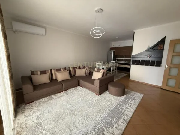 Tirane, jepet me qera apartament 2+1 Kati 2, 104 m² 500 € (astir)
