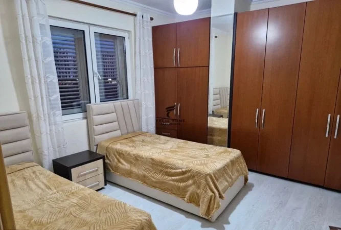 Tirane, shitet apartament 3+1 Kati 3, 132 m² 219.000 € (XHAMLLIKU)