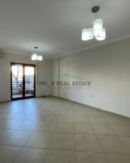 Tirane, jepet me qera apartament 2+1+2  Kati 1, 106 m² 90.000 all (Ruga e Kavajes)