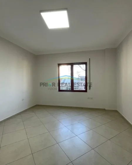Tirane, jepet me qera apartament 2+1+2  Kati 1, 106 m² 90.000 all (Ruga e Kavajes)
