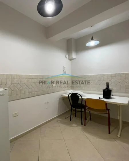 Tirane, jepet me qera apartament 2+1+2  Kati 1, 106 m² 90.000 all (Ruga e Kavajes)