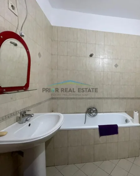 Tirane, jepet me qera apartament 2+1+2  Kati 1, 106 m² 90.000 all (Ruga e Kavajes)