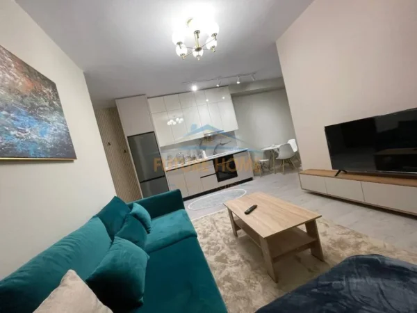 Tirane, jepet me qera apartament 1+1 , 50 m² 470 € (prane bar ARTISTI)
