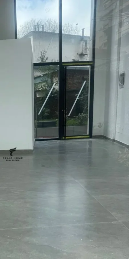 Tirane, jepet me qera zyre Kati 0, 35 m² 500 € (QENDER)