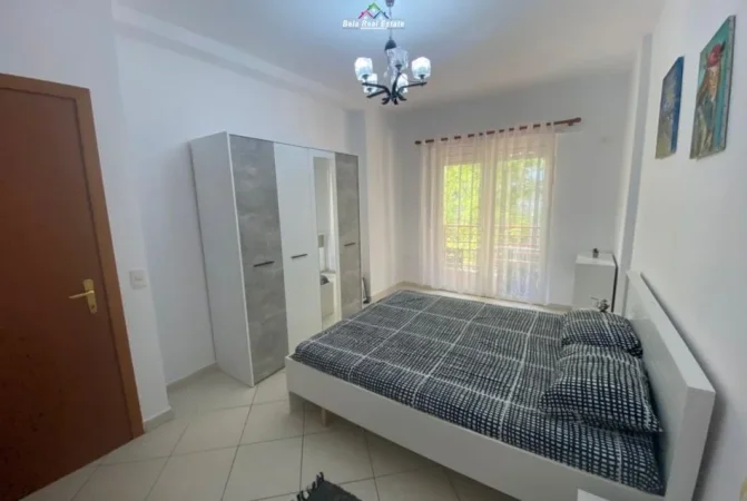 Tirane, jepet me qera apartament 1+1 Kati 3, 70 m² 500 € (Rruga Hamdi Sina)