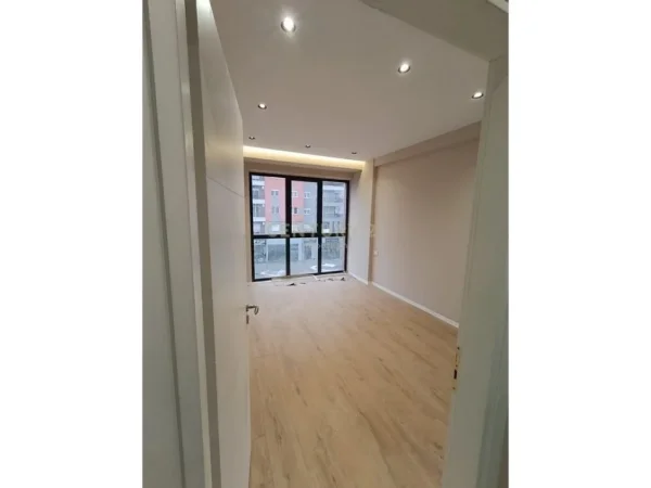 Tirane, jepet me qera apartament 1+1 , 62 m² 450 € (urban gate astiri)