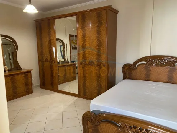 Tirane, jepet me qera apartament 2+1 Kati 5, 95 m² 550 € (ISH parku Autobusave)