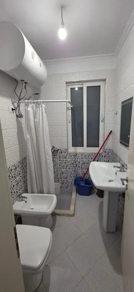 Tirane, jepet me qera apartament 2+1 Kati 1, 100 m² 600 € (Selite)