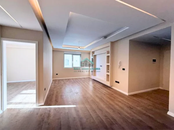 Vlore, shitet apartament 1+1+Ballkon Kati 3, 65 m² 165.000 € (VLORE)