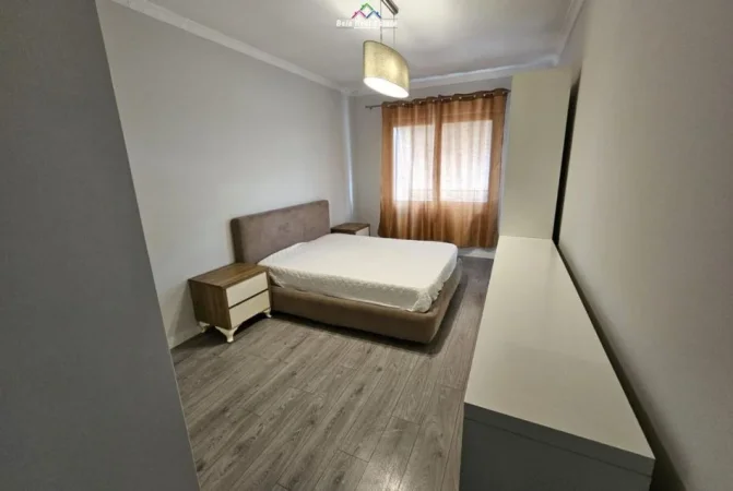 Tirane, jepet me qera apartament 2+1 Kati 8, 105 m² 575 € (Rruga Tom Plezha)