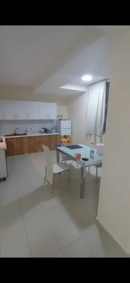 Tirane, jepet me qera 2+1+Ballkon Kati 2, 120 m² 572 € 