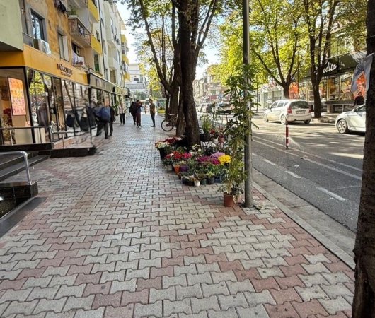 Tirane, jepet me qera dyqan Kati 0, 310 m² 8.000 € (SHESHI WILLSON)