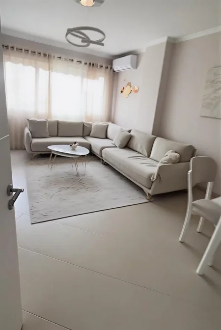 Tirane, jepet me qera apartament 1+1+Ballkon Kati 3, 70 m² 400 € (Astir)