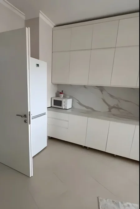 Tirane, jepet me qera apartament 1+1+Ballkon Kati 3, 70 m² 400 € (Astir)