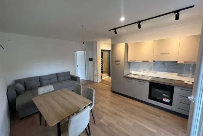 Tirane, jepet me qera apartament 1+1+Ballkon Kati 3, 80 m² 400 € (Shkoze)