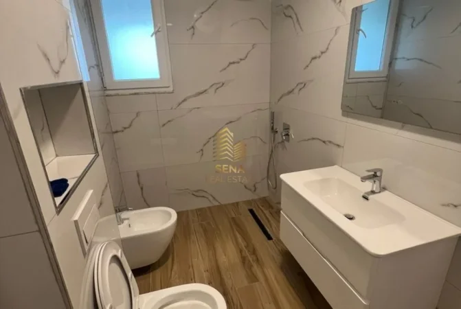 Tirane, jepet me qera apartament 1+1+Ballkon Kati 3, 80 m² 400 € (Shkoze)