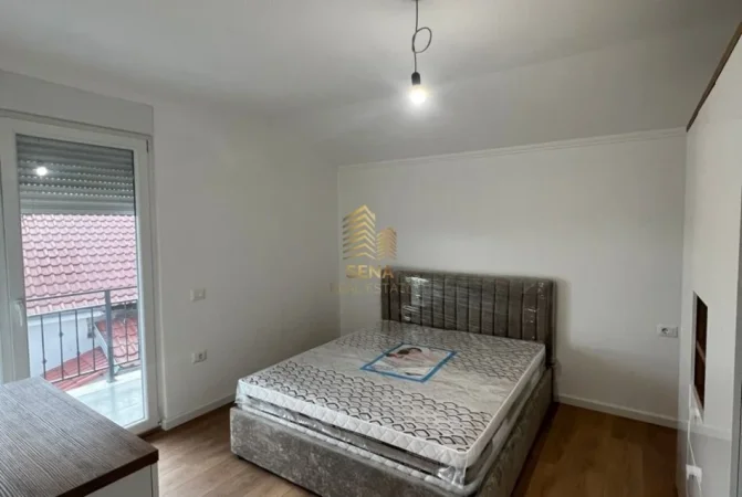 Tirane, jepet me qera apartament 1+1+Ballkon Kati 3, 80 m² 400 € (Shkoze)