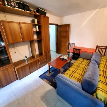 Tirane, jepet me qera apartament 1+1 Kati 4, 60 m² 350 € (SELVIA)