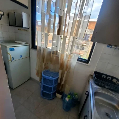 Tirane, jepet me qera apartament 1+1 Kati 4, 60 m² 350 € (SELVIA)
