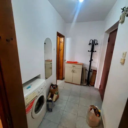 Tirane, jepet me qera apartament 1+1 Kati 4, 60 m² 350 € (SELVIA)