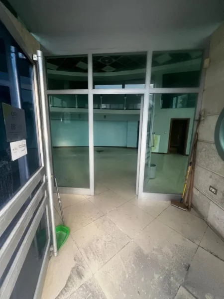 Durres, jepet me qera ambjent biznesi Kati 2, 220 m² 2.300 € (Shkozet)