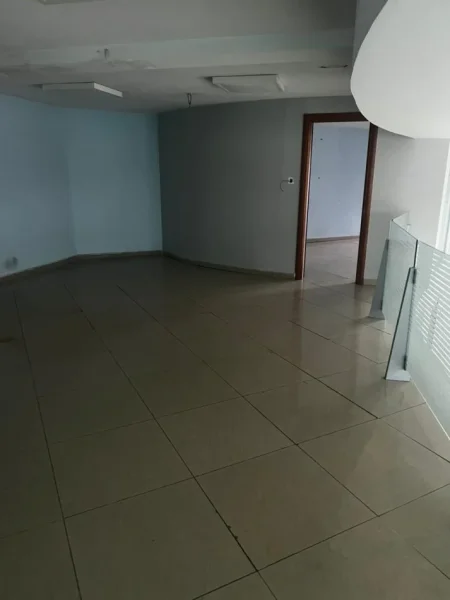 Durres, jepet me qera ambjent biznesi Kati 2, 220 m² 2.300 € (Shkozet)