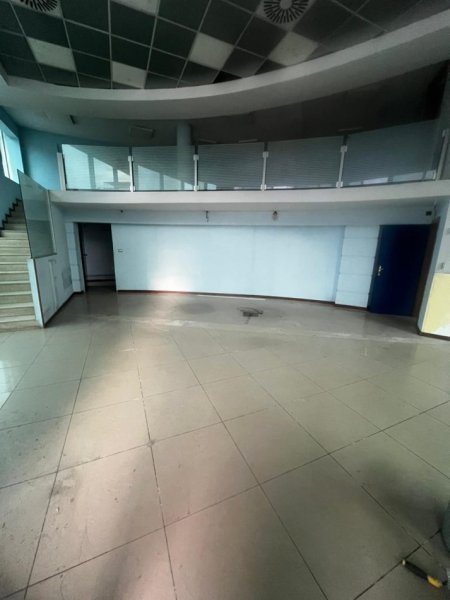 Durres, jepet me qera ambjent biznesi Kati 2, 220 m² 2.300 € (Shkozet)