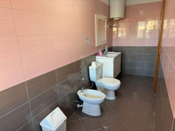 Tirane, jepet me qera garsonier 1+1 Kati 6, 50 m² 365 € (rruga thoma Filipeo)