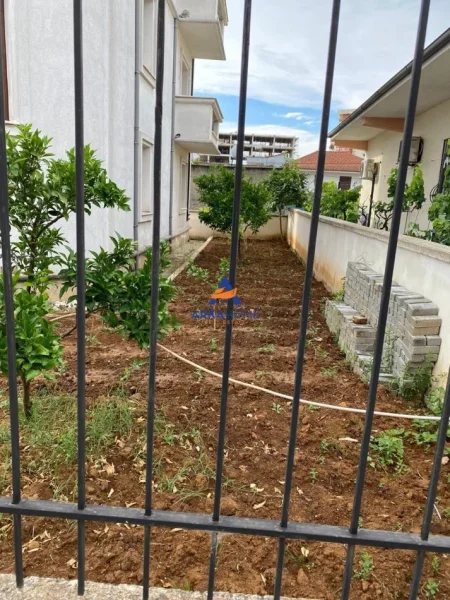 Tirane, shitet Vile 2 Katshe , 833.333 € 