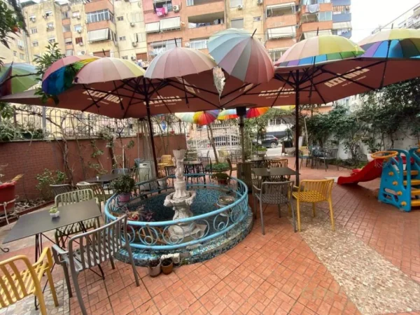 Tirane, shitet bar-resorant Kati 0, 270 m² (komuna e parisit)