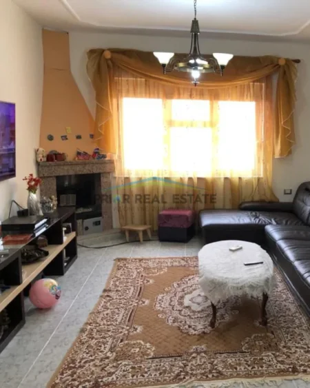 Tirane, shiten 2 Apartamente  , 235 m²  400.000 € (Rruga Muhamet Gjollesha)