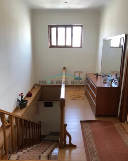 Tirane, shiten 2 Apartamente  , 235 m²  400.000 € (Rruga Muhamet Gjollesha)
