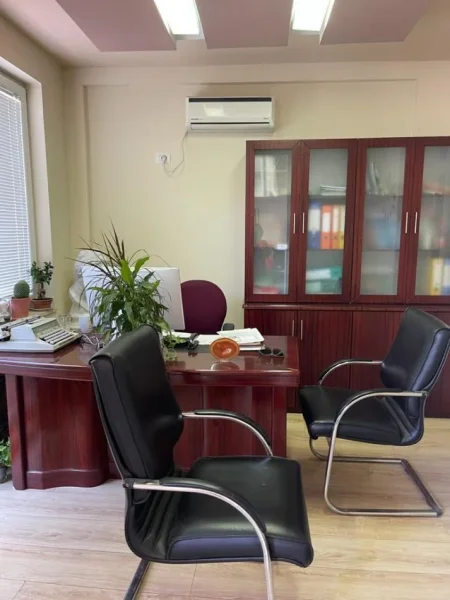 Jepet zyre me qira  .