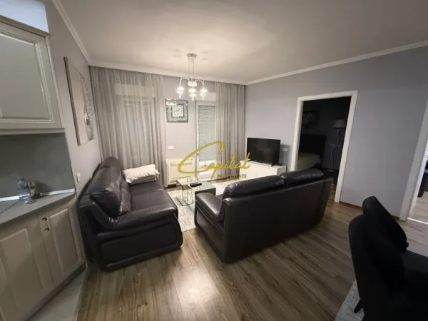 Tirane, jepet me qera apartament 1+1 Kati 4, 65 m² 600 € (21 DHJETORI)