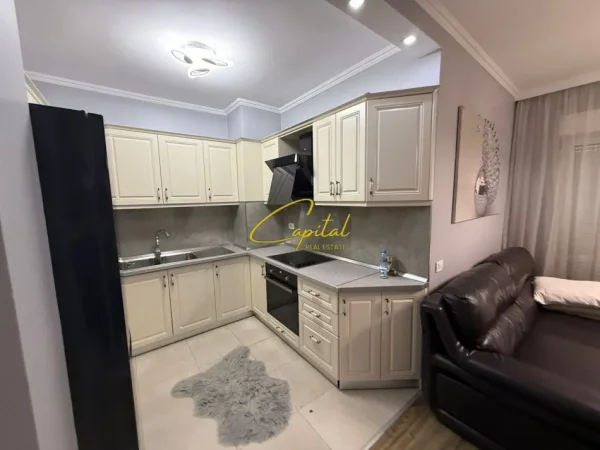 Tirane, jepet me qera apartament 1+1 Kati 4, 65 m² 600 € (21 DHJETORI)