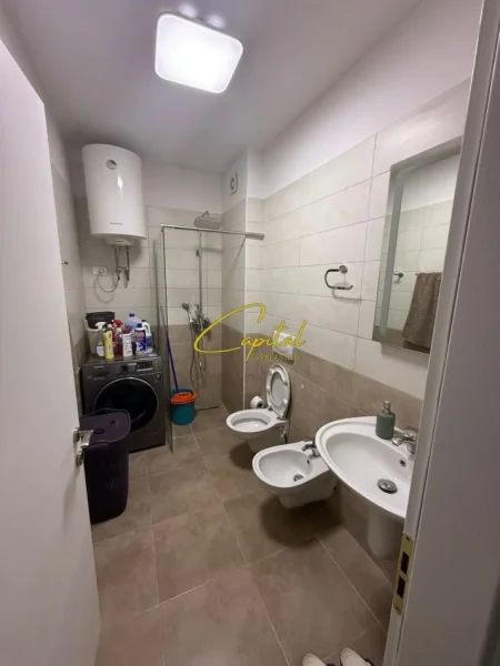 Tirane, jepet me qera apartament 1+1 Kati 4, 65 m² 600 € (21 DHJETORI)