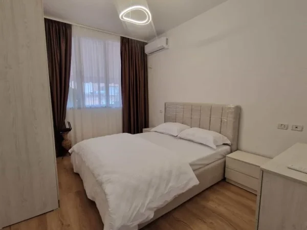 Tirane, jepet me qera apartament 1+1 Kati 5, 70 m² 1.040 € (Rruga Islam Alla)