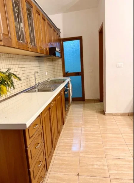 Tirane, jepet me qera apartament 1+1 Kati 3, 70 m² 400 € (ASTIR)