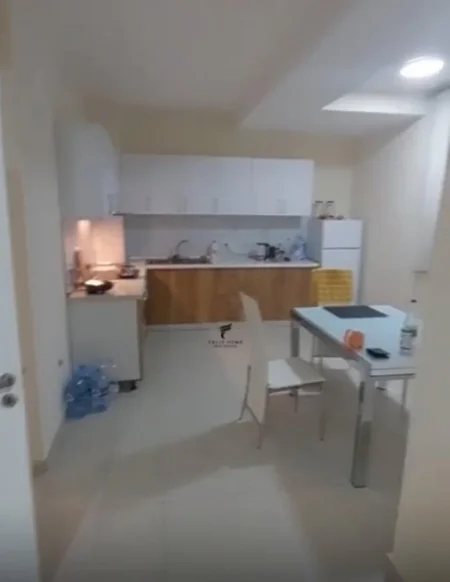 Tirane, jepet me qera apartament 2+1 Kati 2, 120 m² 550 € (BRRYLI)