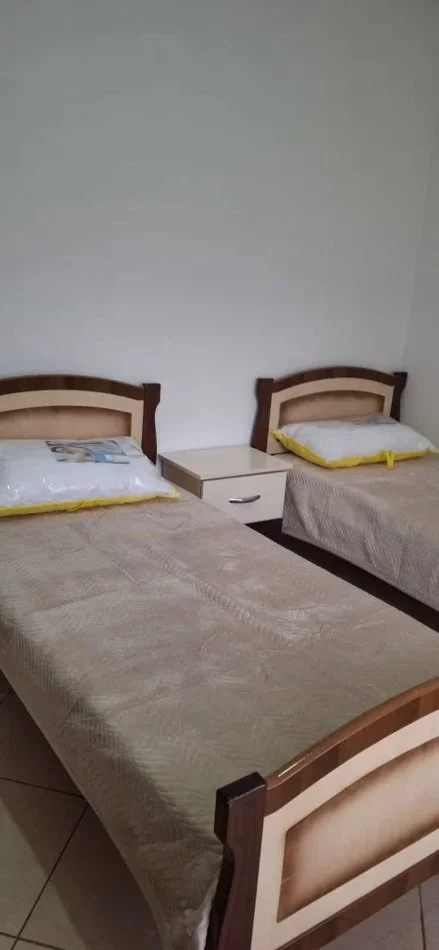 Tirane, jepet me qera apartament 2+1 Kati 3, 100 m² 680 € (Rruga e Xibrakeve)