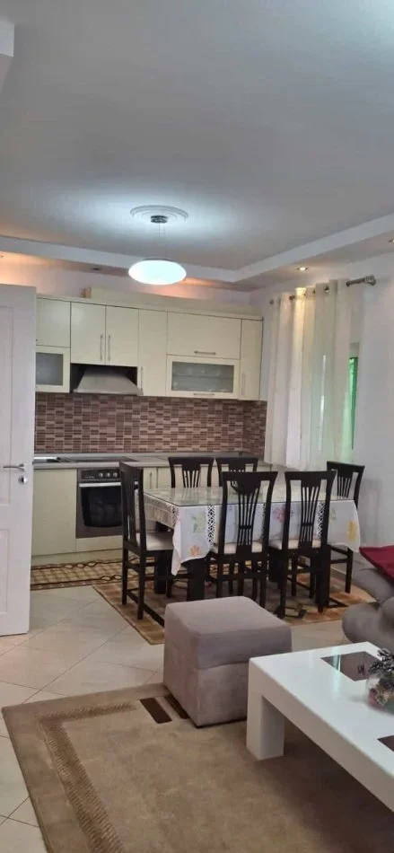 Tirane, jepet me qera apartament 2+1 Kati 3, 100 m² 680 € (Rruga e Xibrakeve)