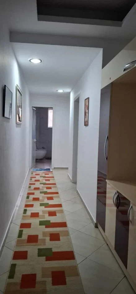 Tirane, jepet me qera apartament 2+1 Kati 3, 100 m² 680 € (Rruga e Xibrakeve)