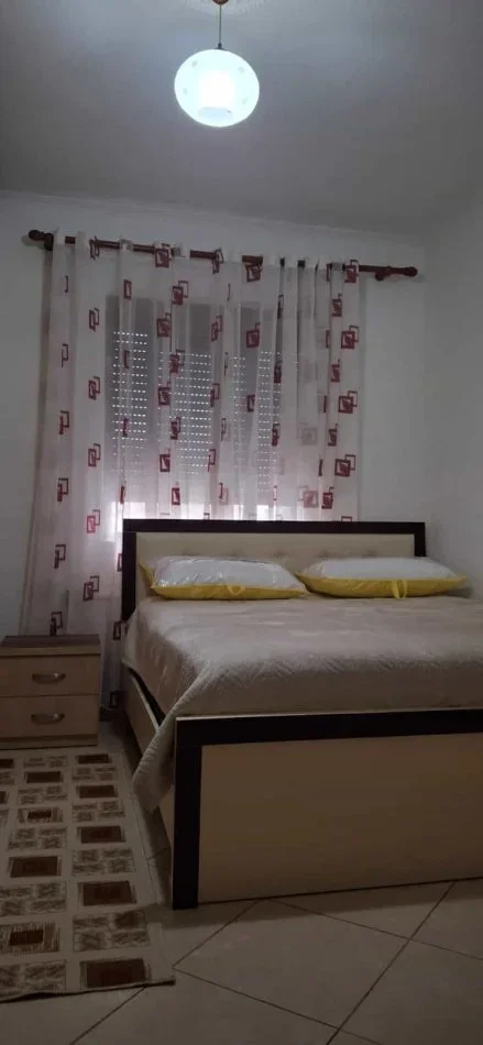 Tirane, jepet me qera apartament 2+1 Kati 3, 100 m² 680 € (Rruga e Xibrakeve)