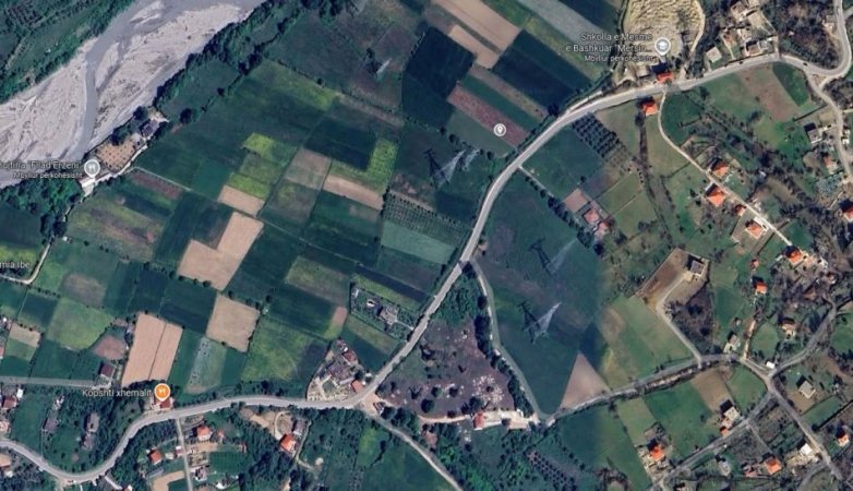 Tirane, shitet toke , 1.400 m² 100.000 € (ibe e poshtme)