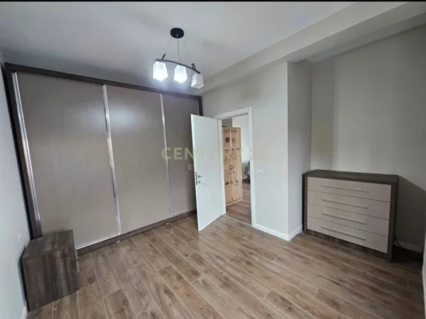 Tirane, jepet me qera apartament 1+1 Kati 1, 60 m² 600 €