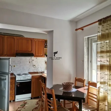 Tirane, jepet me qera apartament 2+1 Kati 2, 75 m² 600 € (QENDER)