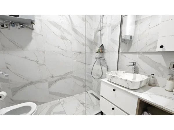 Tirane, shitet apartament 2+1+Ballkon , (5 Maji)