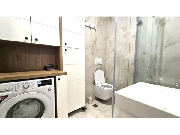 Tirane, shitet apartament 2+1+Ballkon , (5 Maji)